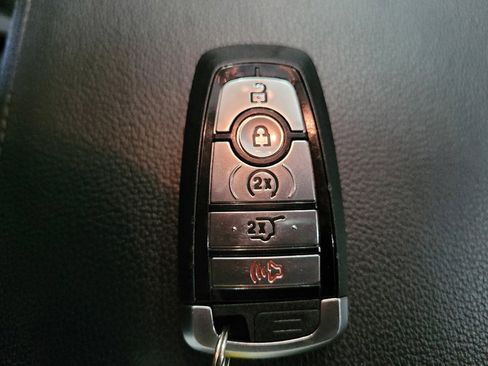 Used 2019 Ford Explorer XLT w/ Equipment Group 202A AWD/4WD image 32