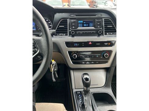 Used 2015 Hyundai Sonata SE image 16