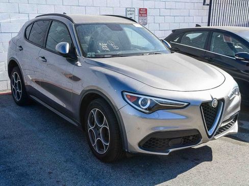 Used 2018 Alfa Romeo Stelvio Ti Sport image 3