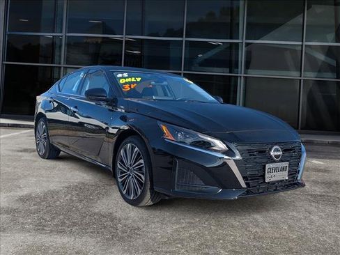Used 2025 Nissan Altima 2.5 SL image 1