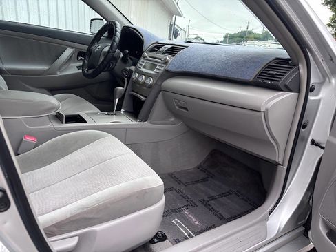 Used 2011 Toyota Camry LE FWD image 18