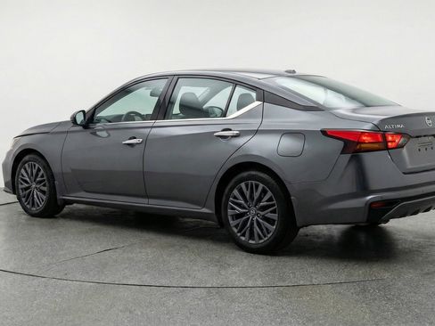 Used 2025 Nissan Altima 2.5 SV image 6