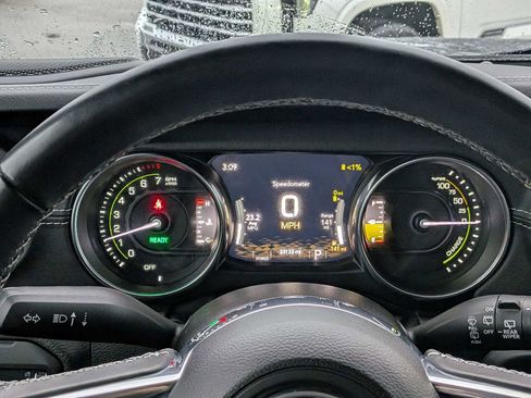 Used 2023 Jeep Wrangler Sahara w/ Cold Weather Group image 32