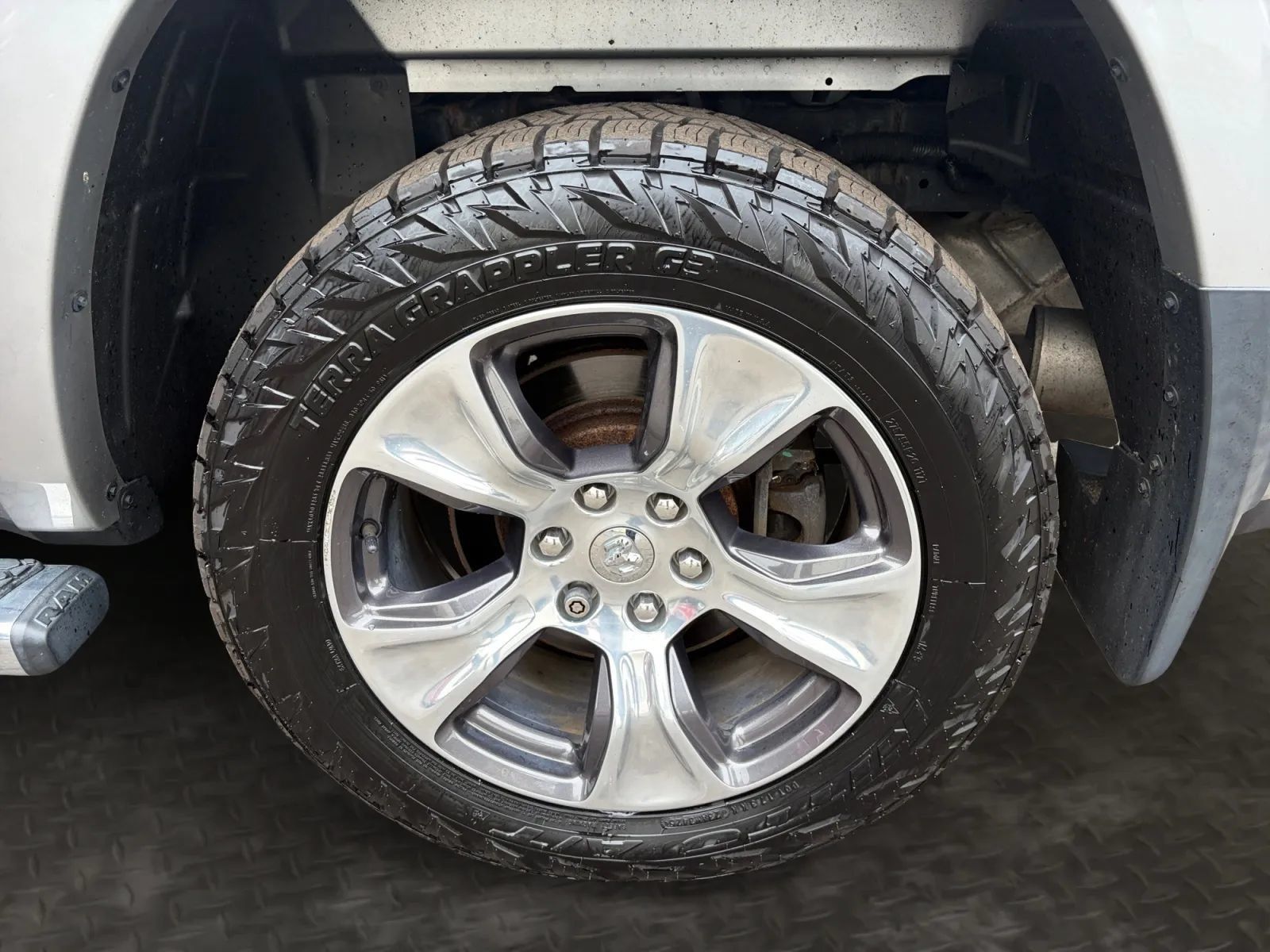 Used 2019 RAM 1500 Laramie AWD/4WD image 42