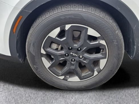 Used 2024 Kia Sorento S w/ Panoramic Sunroof Package FWD image 12
