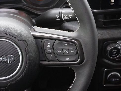 Used 2025 Jeep Gladiator Sport AWD/4WD image 19