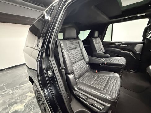 Used 2021 Cadillac Escalade Sport Platinum image 26