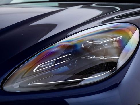 Certified 2025 Porsche Macan image 7