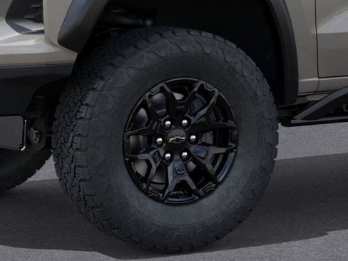 Used 2026 Chevrolet Colorado ZR2 w/ Midnight Edition AWD/4WD image 9