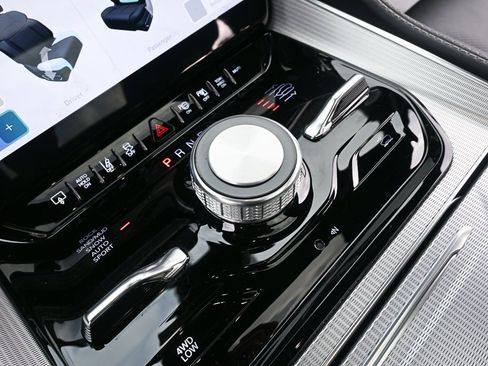 Used 2023 Jeep Grand Wagoneer 4WD w/ Convenience Group III image 15