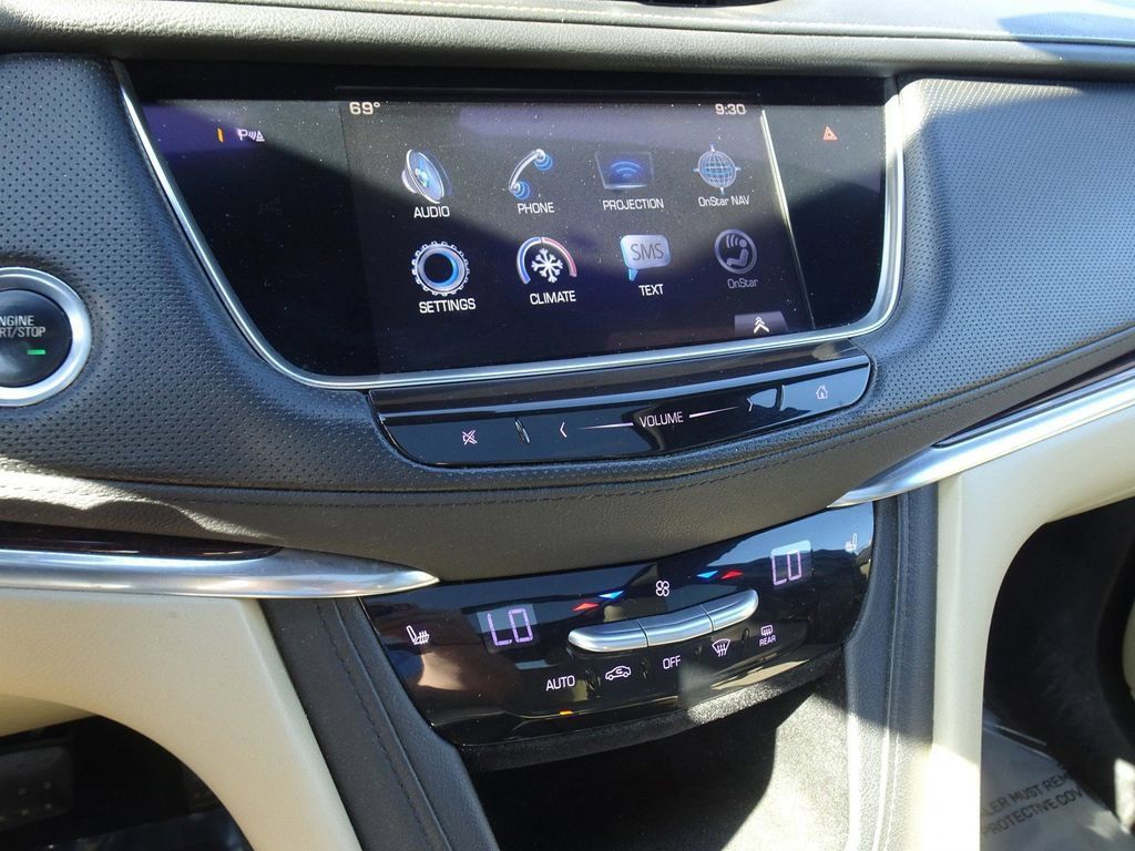 Used 2017 Cadillac XT5 Luxury w/ Driver Awareness Package FWD image 18