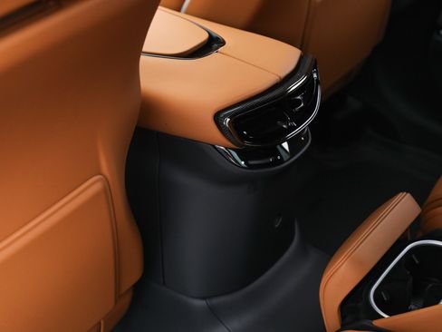 Certified 2026 Ferrari Purosangue AWD/4WD image 38