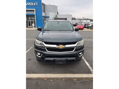 Used 2017 Chevrolet Colorado LT w/ LT Convenience Package image 3