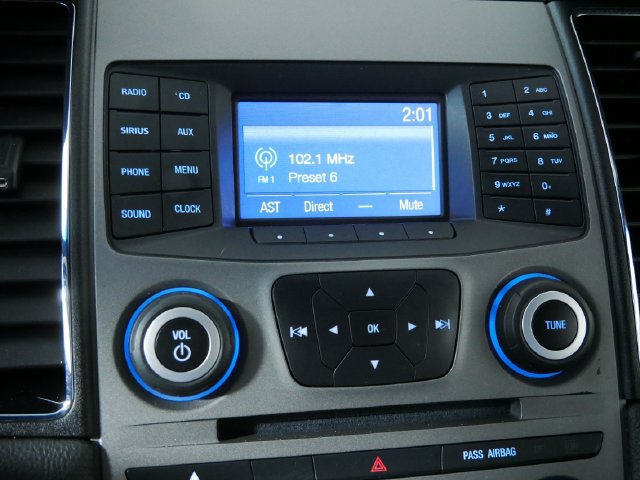 Used 2016 Ford Taurus SEL FWD image 25