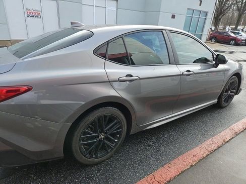 Used 2025 Toyota Camry SE w/ Convenience Package image 2