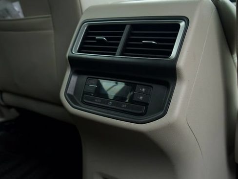 Used 2024 Volkswagen Atlas SE w/ Panoramic Sunroof Package AWD/4WD image 37