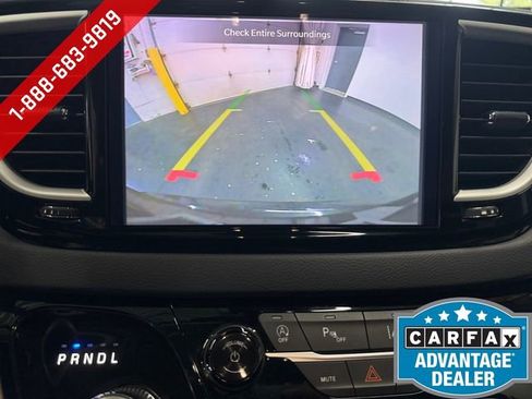 Used 2023 Chrysler Pacifica Touring-L FWD image 16
