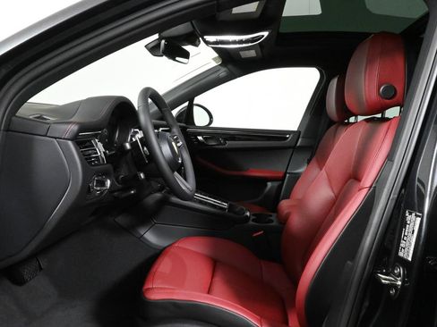 Used 2026 Porsche Macan AWD/4WD image 5