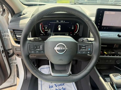 Used 2026 Nissan Rogue SL FWD image 5