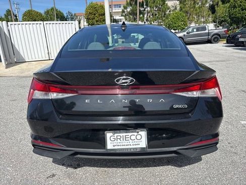 Used 2021 Hyundai Elantra SEL w/ Convenience Package FWD image 3