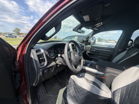 Used 2025 RAM 1500 Big Horn AWD/4WD image 3