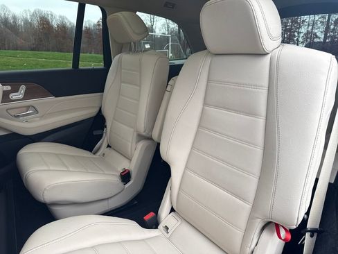 Used 2023 Mercedes-Benz GLS 580 4MATIC image 14