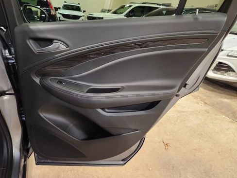 Used 2019 Buick Envision Essence image 30