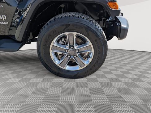 Used 2022 Jeep Wrangler Unlimited Sahara w/ Cold Weather Group AWD/4WD image 9