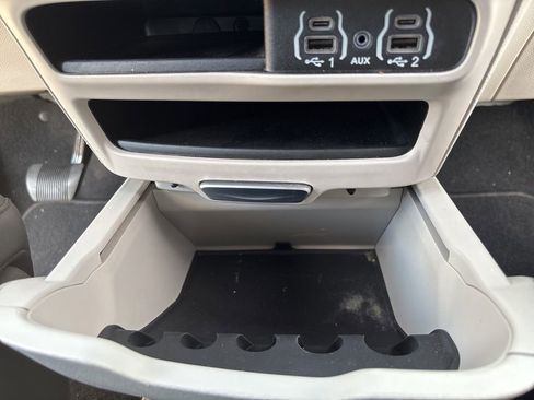 Used 2024 Chrysler Pacifica Touring-L FWD image 35
