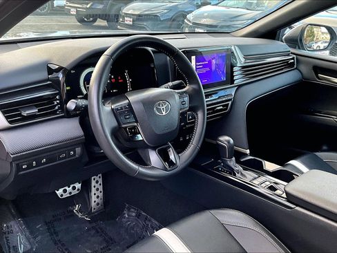 Used 2025 Toyota Camry SE image 13