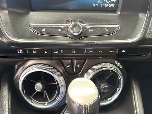 Used 2017 Chevrolet Camaro LT RWD image 10