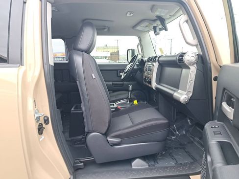 Used 2014 Toyota FJ Cruiser 2WD w/ Convenience Package image 16