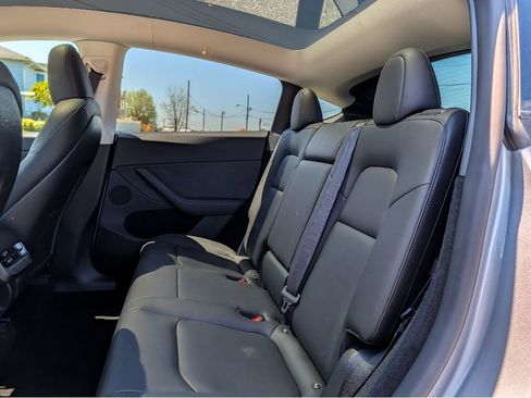 Used 2024 Tesla Model Y Long Range AWD/4WD image 14