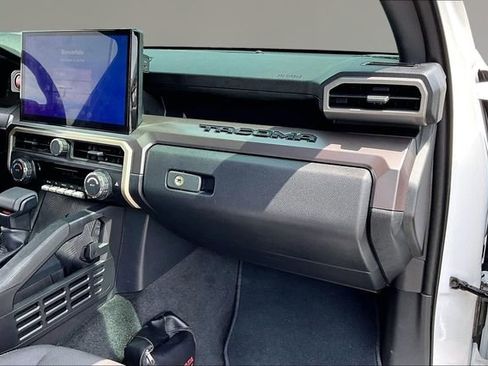 Used 2025 Toyota Tacoma TRD Off-Road image 21