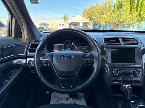 Used 2018 Ford Explorer XLT w/ XLT Appearance Package AWD/4WD image 19