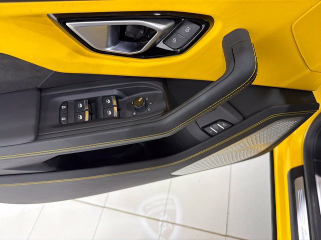 Used 2023 Lamborghini Urus S AWD/4WD image 11