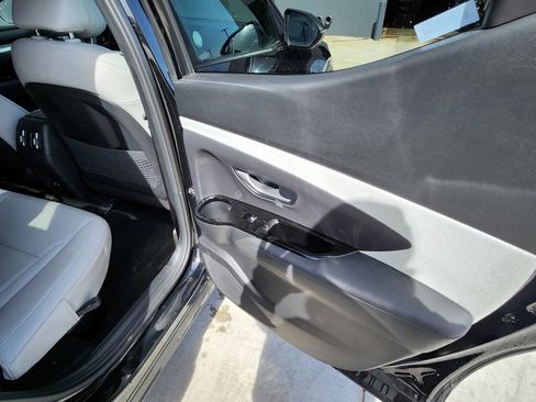 Certified 2025 Hyundai Santa Cruz Limited image 15