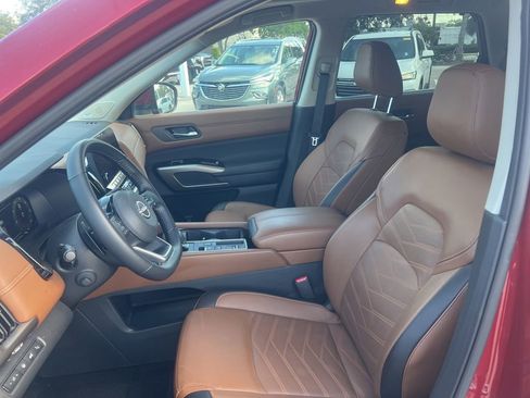 Certified 2025 Nissan Pathfinder Platinum w/ Cargo Package FWD image 11