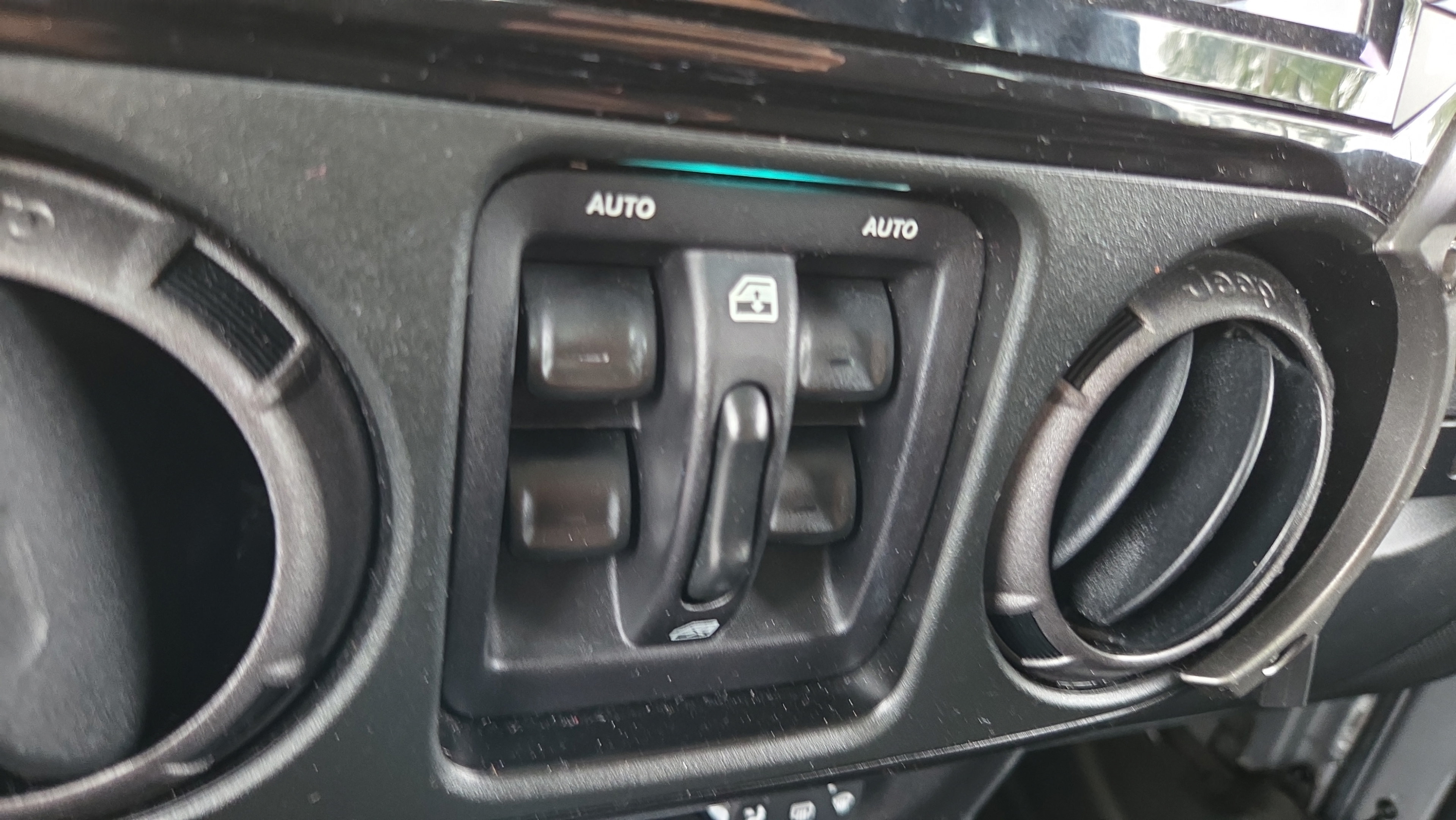 Used 2017 Jeep Wrangler Unlimited Sport w/ Quick Order Package 24S AWD/4WD image 23
