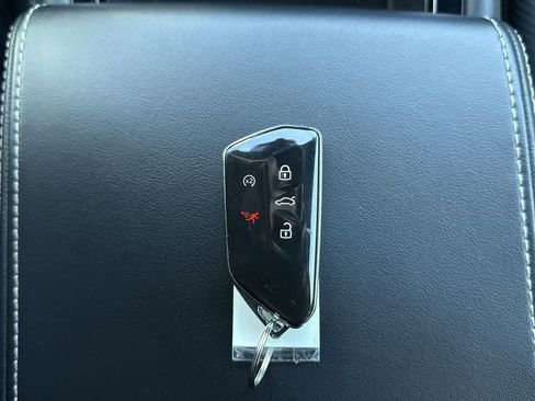 Used 2024 Volkswagen Atlas Cross Sport SE image 23