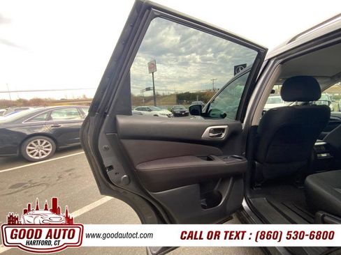 Used 2017 Nissan Pathfinder S image 12