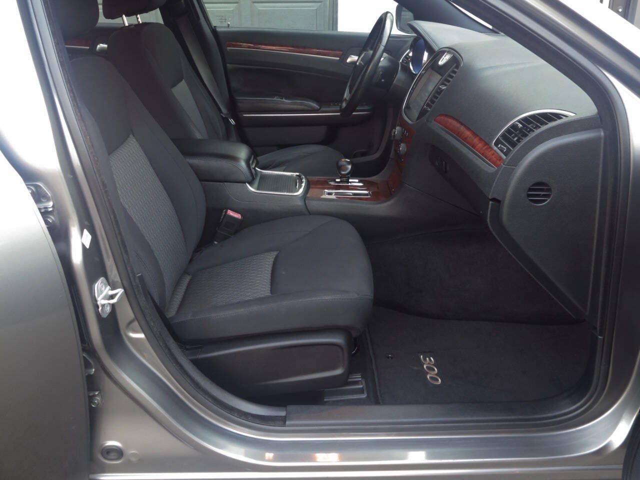Used 2012 Chrysler 300 RWD image 15