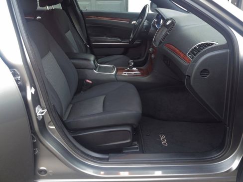 Used 2012 Chrysler 300 RWD image 15