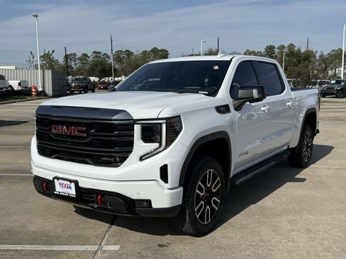 Used 2022 GMC Sierra 1500 AT4 w/ AT4 Premium Package image 9