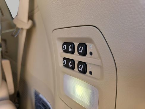 Used 2019 Lexus LX 570 4WD w/ Luxury Package image 9