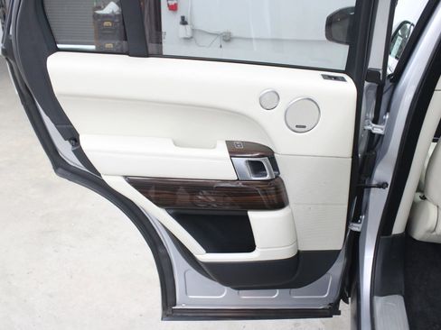 Used 2014 Land Rover Range Rover Supercharged image 29