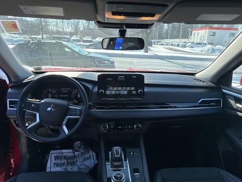 Used 2023 Mitsubishi Outlander SE image 19