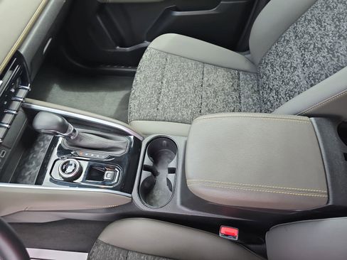 Used 2024 Chevrolet Colorado ZR2 w/ Technology Package image 24