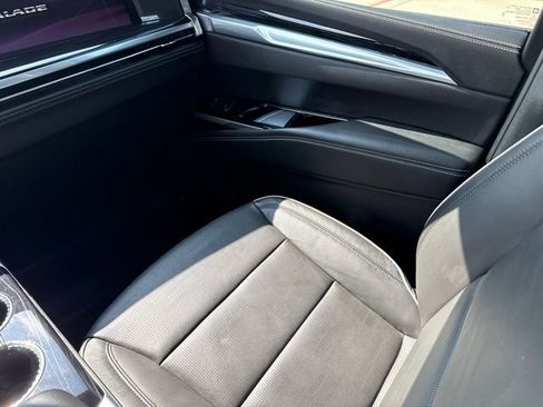 Used 2025 Cadillac Escalade Sport w/ Touring Package image 15