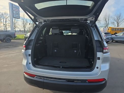 Used 2024 Jeep Grand Cherokee L Altitude image 12